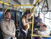 إقبال كبير على الأتوبيس الترددى بعد عزل حارته بالطريق الدائرى.. صور