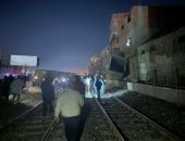 سقوط حاويات فارغة من أعلى قطار بجوار طريق الإسكندرية الزراعي دون إصابات