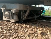 وصول ونش لرفع قطار خرج عن القضبان فى المنوفية.. مباشر