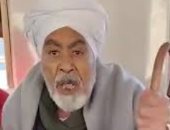 إتيكيت الجلوس فى المواصلات العامة.. بعد واقعة عجوز المترو