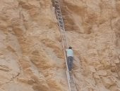 أسرار وغموض الفراعنة لا ينتهى.. المقبرة المعلقة «نفرو رع» بالبر الغربى اكتشفت 1916.. الوصول لها يحتاج سلما 16 مترا.. ومقبرة «منحت ومرتي ومنوي» زوجات الملك تحتمس الثالث تم اكتشافها منذ 109 سنة وتضررت من السيول