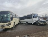 تصادم 10 سيارات مع أتوبيس يشلّ الطريق السياحى بالجيزة اتجاه المنيب