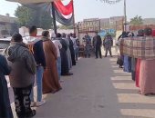 حى على الوعى.. طوابير المواطنين بدائرة 15 مايو تعكس وعيهم بالمشاركة الانتخابية.. فيديو