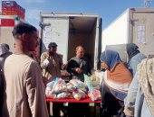 مدينة إسنا تشهد افتتاح سوق اليوم الواحد رقم 48 بتخفيضات للسلع 30%.. صور