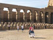 تجربة ساحرة فى معابد الكرنك.. انتعاش الموسم السياحى الشتوى بالأقصر.. صور