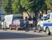 لحظة خروج جثمان الفنانة نيفين مندور من مشرحة الإسكندرية.. مباشر