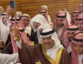 محمد عبده يحتفل بعقد قران ابنه بدر بزفة بالسيوف