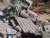 حاول تحذير الأهالى.. انتشال جثة شاب من أسفل أنقاض المنزل المنهار بالمنيا