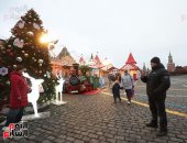 أجواء ساحرة.. أضواء وزينة الكريسماس تحول شوارع موسكو إلى لوحة احتفالية