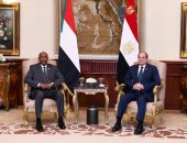 الرئيس السيسى يعقد جلسة مباحثات موسعة مع «البرهان» بحضور وفدى البلدين.. ويؤكد دعم مصر الكامل للسودان لتجاوز المرحلة الدقيقة الراهنة.. والتشديد على ضرورة وقف الجرائم بحق الشعب السودانى ومحاسبة المسؤولين.. صور