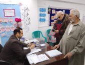 كبار السن والشباب يزينون المشهد الانتخابى فى المطرية 