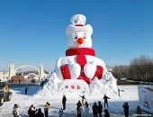 مجسمات رجل الثلج تزين شوارع الصين استعدادا لاستقبال 2026