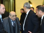 مستشار رئيس الجمهورية يؤدى واجب العزاء فى وزير الثقافة الأسبق محمد صابر عرب