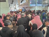 زحام شديد.. سلطات مطار الملك خالد الدولى فى السعودية توضح أسباب تأجيل الرحلات