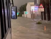 الإمارات تغلق المطارات والطرق وتعلق خدمات «فيرى دبى» بسبب الأمطار