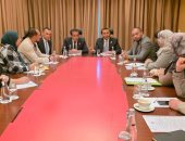 وزير الصحة يلتقى الأطباء وأطقم التمريض المصريين العاملين فى ليبيا