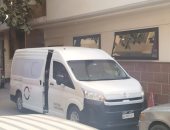 عمر الفيشاور ينتظر خروج جثمان سمية الألفى من المستشفى 