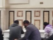 عمر الفيشاوي يقرأ القرآن على والدته سمية الألفي بمسجد مصطفى محمود