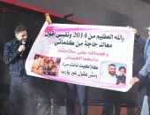 الجمهور يستقبل تامر حسنى بالورود واللافتات بعد أزمته الصحية فى حفل عابدين