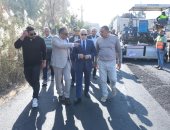 محافظ كفر الشيخ يتفقد أعمال الرصف بطريق كوبري الزاوية – الفيروز بالرياض