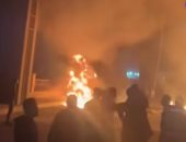 تفاصيل سقوط سيارة تريلا من أعلى الطريق الدائري واندلاع حريق بالطالبية