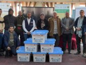 مديرية العمل بسوهاج تسلم 12 حقيبة أدوات للمتفوقين من خريجي برنامج صيانة المحمول