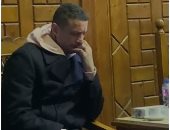 الحزن يسيطر على أحمد الفيشاوي في عزاء والدته سمية الألفي 