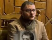 نسخة من فاروق الفيشاوى شاهد الحزن على وجه عمر الفيشاوى خلال عزاء والدته