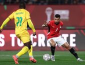 إنذار لـ تريزيجيه بداعى تمثيل السقوط داخل منطقة جزاء زيمبابوى