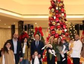 بين القصف وارتفاع الأسعار.. كيف يستقبل اللبنانيون الكريسماس؟.. اللبنانيون يصرون على الحياة.. عون والسيدة الأولى يضيئان شجرة الميلاد.. والمسلمون والمسيحيون تجمعهم الفرحة فى افتتاح أكبر مغارة ميلاد بالشرق الأوسط