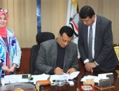 مدير تعليم سوهاج يعتمد نشرات مديري ووكلاء المدارس للمرحلتين الابتدائية والإعدادية