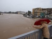 الأمطار تغرق جنوب فرنسا.. وتحذير من فيضانات عارمة