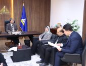 محافظ دمياط يبحث الملفات المتعلقة بمنظومة الإدارة المتكاملة لتدوير المخلفات