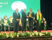 تكريم رئيس جامعة دمياط فى احتفالية عيد العلم تقديرًا لمسيرته الأكاديمية