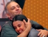 المتسابقة حور تامر تبكي لجنة تحكيم كاستنج وتفاجئ والدها بأغنية بنت أبويا