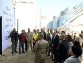 مدبولى يتفقد محطة مياه الشرب بأرض المشتل بمركز الصف ويضغط زر تفعيل التشغيل