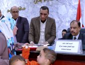 محافظ سوهاج يستمع إلى مطالب وشكاوى المواطنين فى اللقاء الجماهيرى