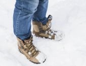 أسباب طبية وراء الشعور الدائم ببرودة القدمين