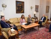 وزير الخارجية يستقبل ياسمين فؤاد ووزير الزراعة لمناقشة "مكافحة التصحر"