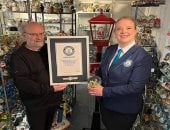 ألمانى يدخل موسوعة جينيس لامتلاكه 11 ألف كرة ثلج زجاجية