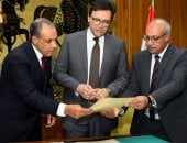 فى زيارة لدار الكتب.. وزير الخارجية يتسلم وثائق وخرائط تاريخية بعد ترميمها