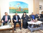 محافظ الجيزة يزور الكنيسة الكاثوليكية للتهنئة بعيد الميلاد