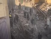 لليوم الثانى على التوالى ..الحماية المدنية تبحث عن مفقودين بموقع عقار إمبابة المنهار.. مصرع 3 أشخاص وإصابة 7 حتى الآن.. البحث عن 6 ضحايا أسفل ركام المنزل المنكوب.. وتشكيل لجنة هندسية لمعاينة العقارات المجاورة