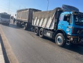 تعطل سيارة نقل محملة بالاسمنت أعلى كوبرى جامعة المنصورة وتوقف الحركة 