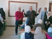 مدير تعليم أسيوط يتابع تدريب طلاب الإعدادية على امتحانات البوكلت