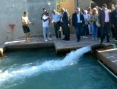 بالتزامن مع موجة البرد القارس فى شتاء الوادى الجديد.. أهالى الواحات يلجأون إلى الآبار الساخنة لمكافحة موجات البرد.. حمام البير السخن فى الصباح أو المساء عادة شتوية للأهالى والدفن فى الرمال للتخلص من الآلام