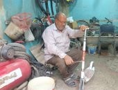عم تقى العجلاتى نصف قرن فى تصليح الدراجات بقنا: تعلمت الصنعة فى سن الثامنة
