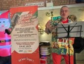 بريطانى يدخل موسوعة جينيس بغنائه أغانى الكريسماس لـ 42 ساعة متواصلة