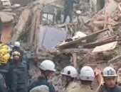 بعد 52 ساعة من البحث.. انتشال جثث 9 متوفين أسفل ركام عقار إمبابة المنهار وإنقاذ 6 مفقودين.. ضيق الحارات أعاق عمليات الإنقاذ.. النيابة تعاين موقع المبنى.. وتشكيل لجنة هندسية لمعاينة العقارات المجاورة له.. صور