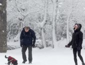 أوروبا تغرق وسط الثلوج: شوارع مغلقة وطرق مشلولة فى موجة شتاء قاسية.. صور